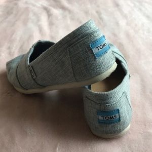 Grey Toms